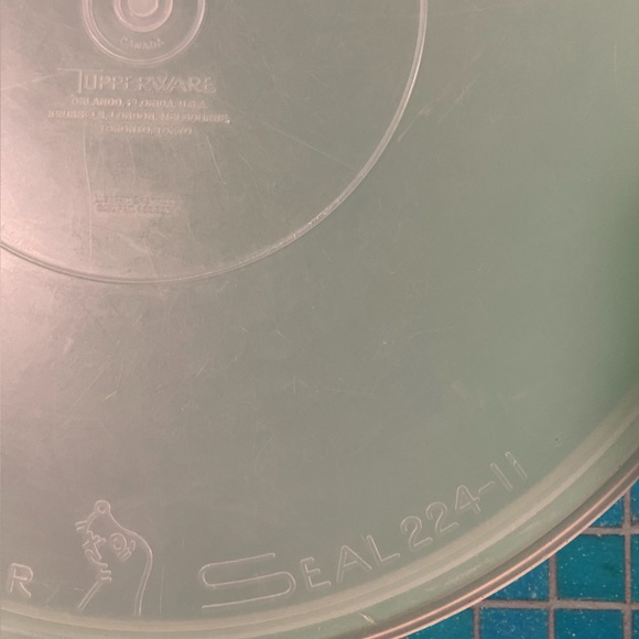 Vintage Large TUPPERWARE Fix n Mix Green Bowl with Clear Lid - Large Mixing Bowl - Picture 7 of 9